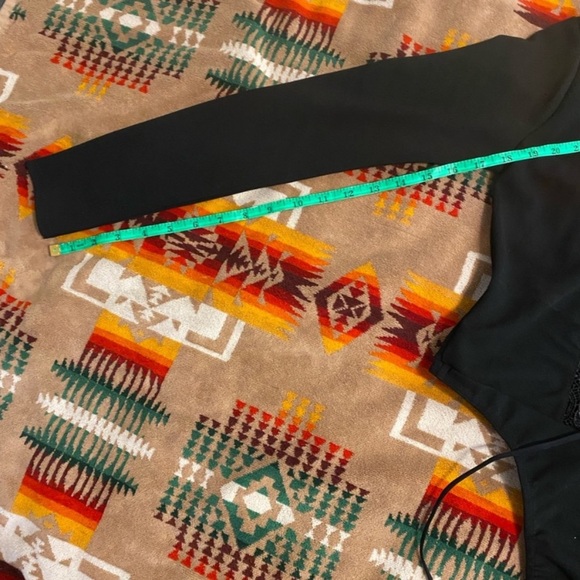 Exotic Bold Evening Wear - Picture 16 of 17